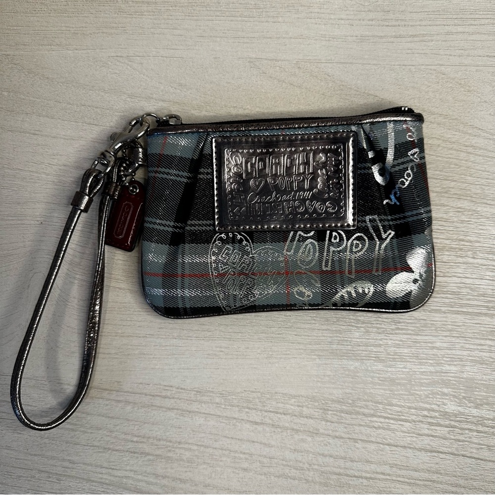 COACH Poppy Wristlet wallet 6”x4”